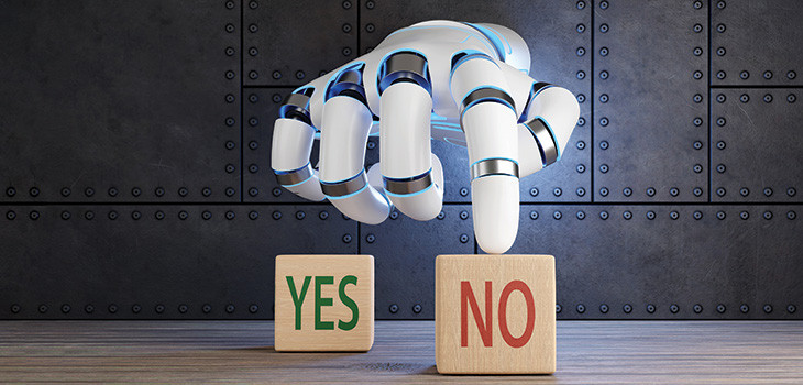 Roboterhand entscheidet zwischen „Yes“ und „No“ – Symbol für automatisierte Entscheidungen nach Art. 22 DSGVO